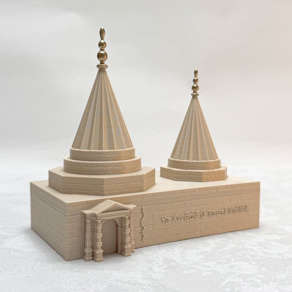 Lalish Tempel mit Tür, Schlange und Schrift, ezidisches Symbol aus dem 3D-Drucker